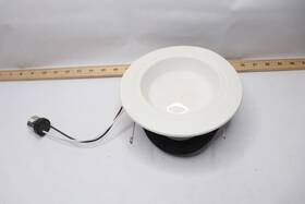 Rl56069fsd2w1ewh Halo Rl Series Recessed Led Retrofit Light 600 Lumens 5/6 Inch - Edge Slightly Bent