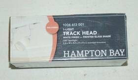 1004613200 Hampton Bay 887480048292 Frosted Middle Glass 1-light White Linear Track Lighting