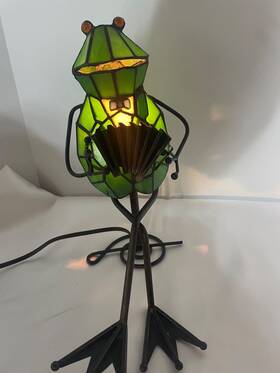 Tf6038k Quoizel Inc Tiffany Style Frog Stained Glass Accent Lamp Playing Accordion